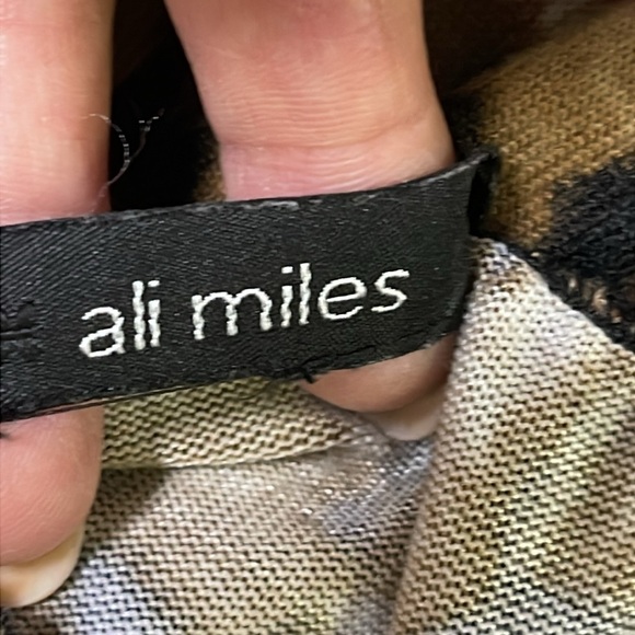 Ali Miles Women's Animal Print Lace Hem 3/4
Sleeve Round Neck Blouse Sz 2X - Picture 11 of 11